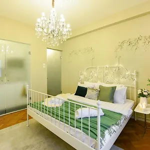 Apartament Cozy Overlooking The Old Town, Bucureşti